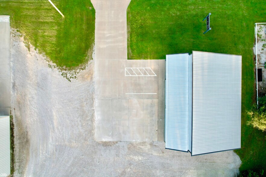 More Photos Of 1915 S Santa Fe Ave, Chanute Office For Sale