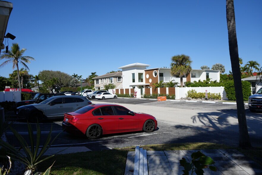 More Photos Of 100 Sandal Ln, Palm Beach Shores Apartments For Sale