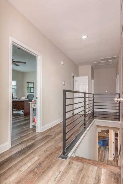 More Photos Of 77-87 Bay Bridge Dr, Gulf Breeze Office For Sale