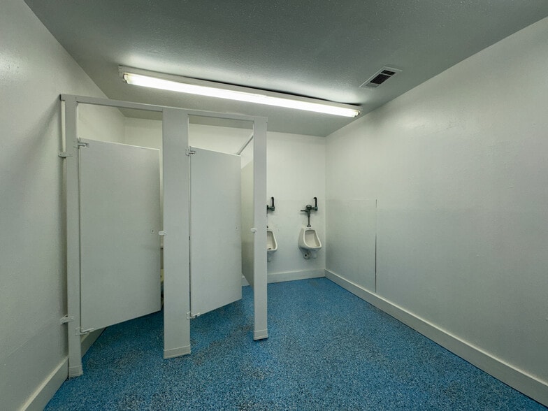 More Photos Of 7206 Elbert, Houston Industrial For Sale