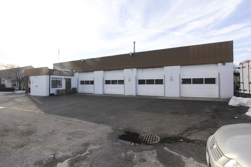 Primary Photo Of 19 Seaman Ave, Bethpage Warehouse For Sale