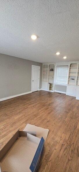 More Photos Of 4502 Fegenbush Ln, Louisville Specialty For Sale