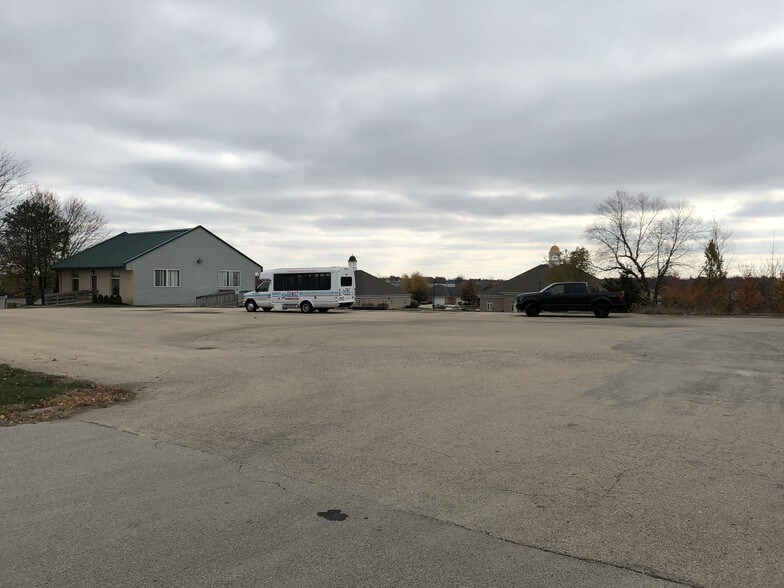 More Photos Of 1539 W US Route 6, Morris Showroom For Sale