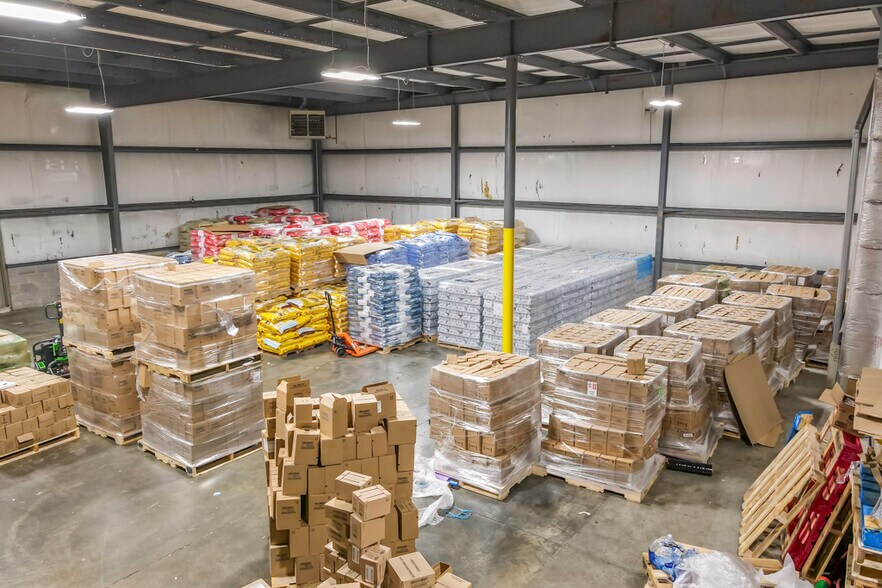 More Photos Of 2840 Mitthoeffer Pl, Indianapolis Warehouse For Sale