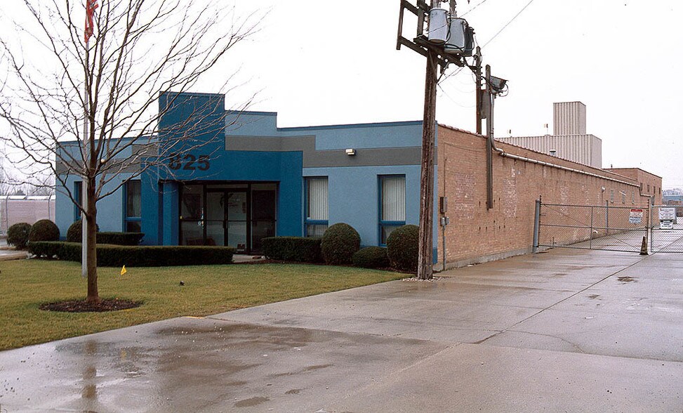 More Photos Of 825 Seegers Rd, Des Plaines Warehouse For Sale