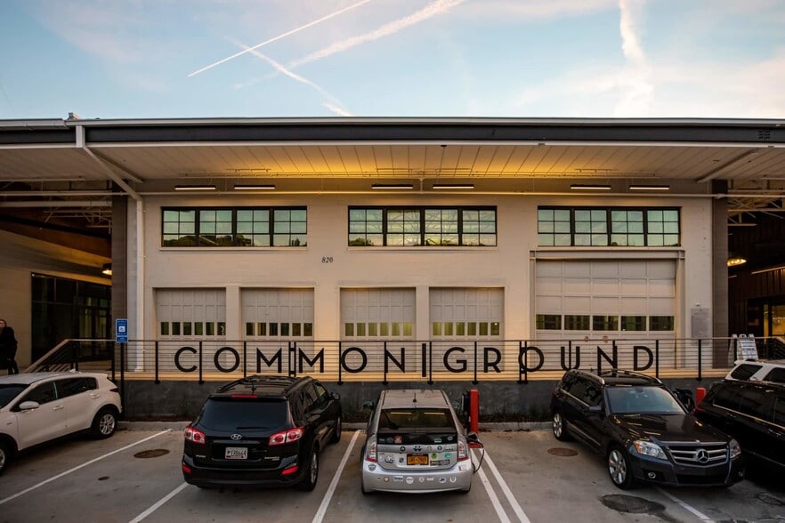 More Photos Of 550 Somerset Ter NE, Atlanta Storefront For Lease