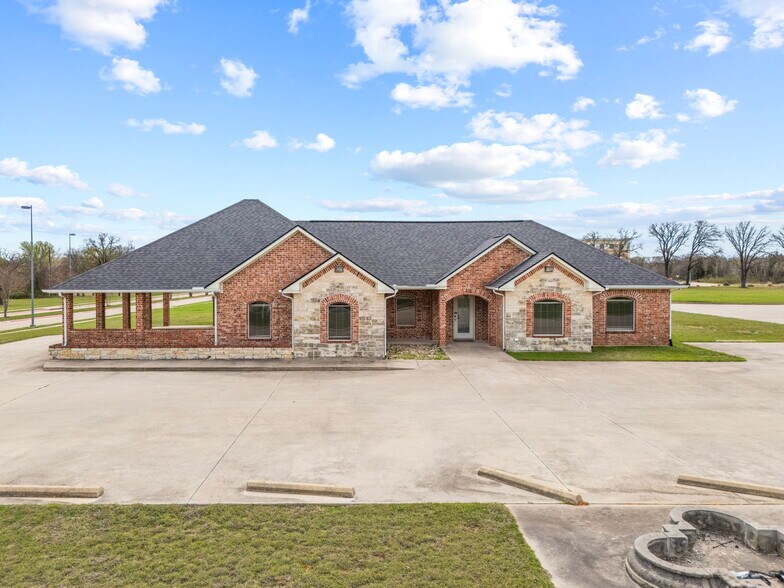 Primary Photo Of 401 Center Court Dr, Bridgeport Medical For Lease