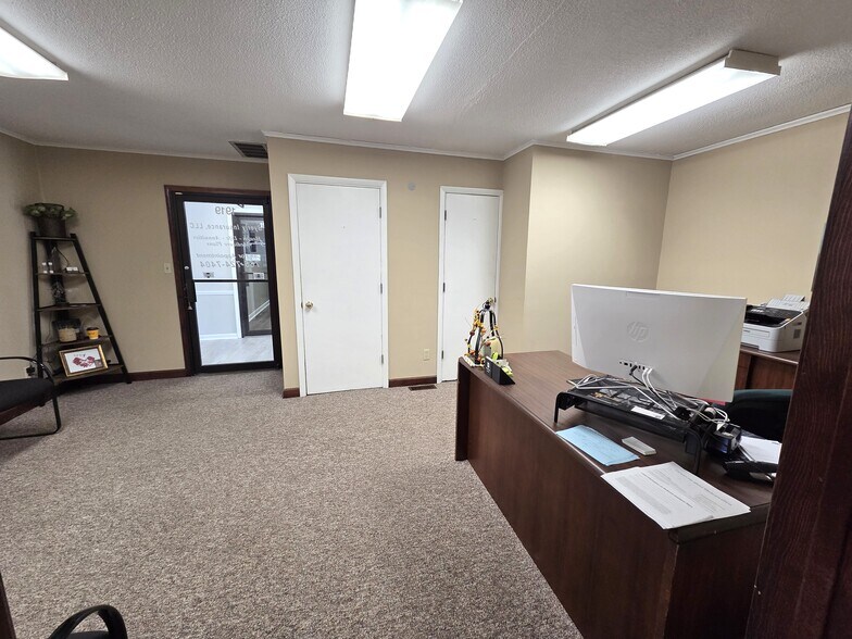 More Photos Of 1919 W Royale Dr, Muncie General Retail For Lease