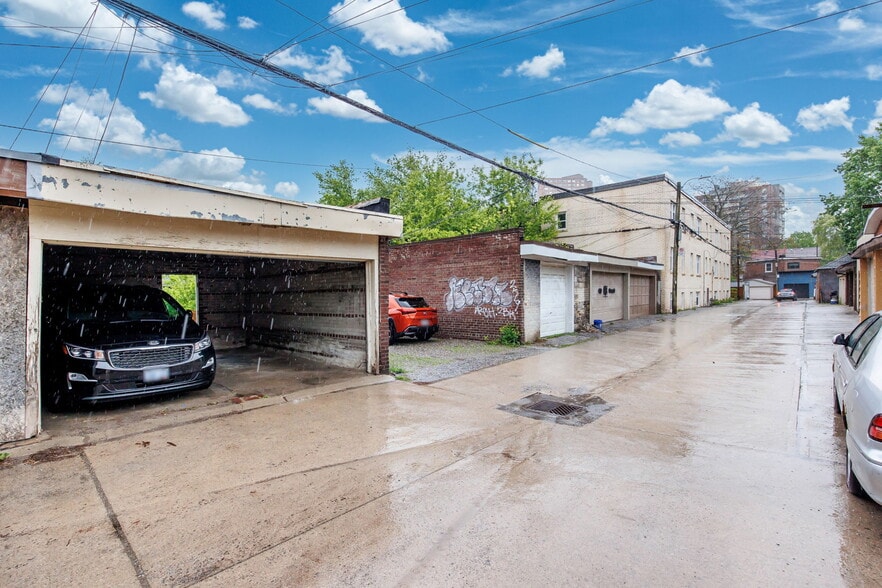 More Photos Of 1611 Bloor St W, Toronto Storefront Retail Office For Sale