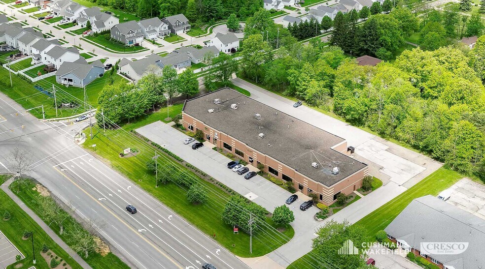 More Photos Of 1869 E Aurora Rd, Twinsburg Showroom For Lease