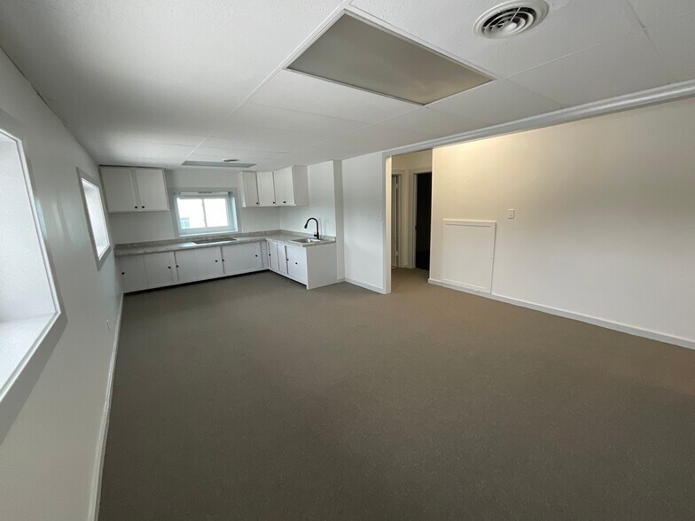More Photos Of 1524 E Lebanon Rd, Dover Office For Lease