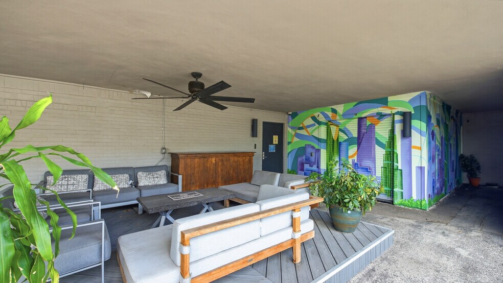More Photos Of 2301 Caroline St, Houston Office For Sale