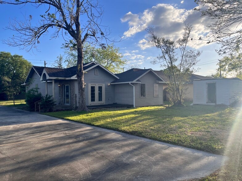 More Photos Of 2474 Broadway, Beaumont Medical For Sale