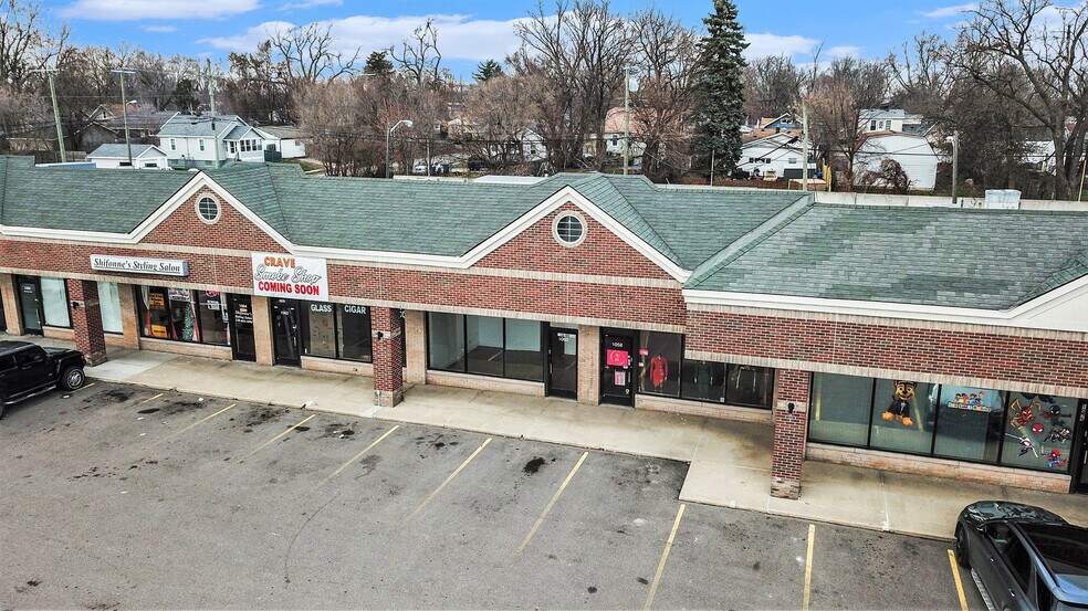 More Photos Of 1052-1072 W Huron St, Waterford Freestanding For Lease