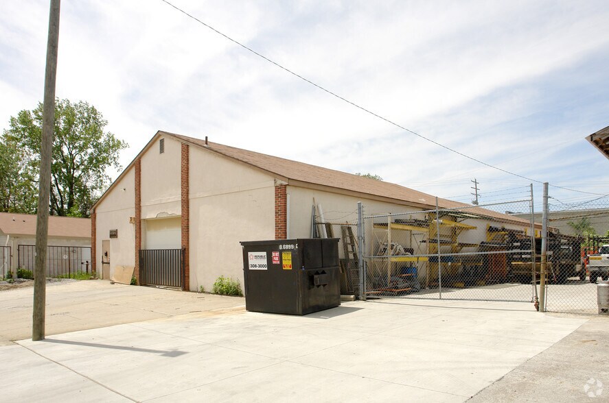 Primary Photo Of 1385 Ohlen Ave, Columbus Funeral Home For Lease