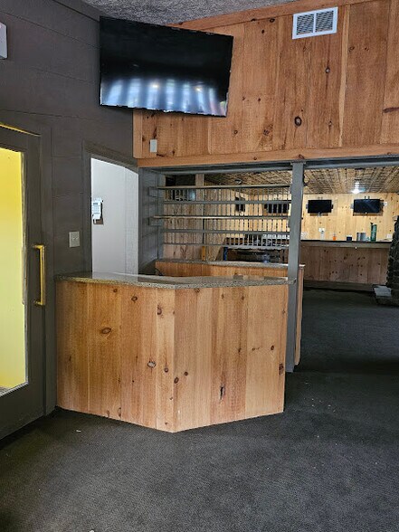 More Photos Of 632 PA-940, White Haven General Retail For Sale