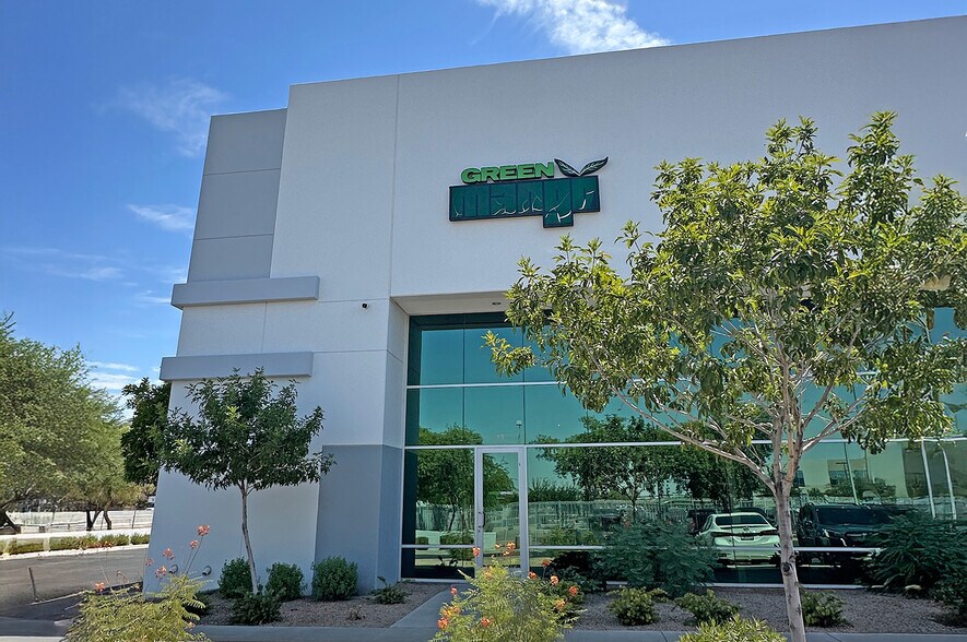 More Photos Of 2440 E Germann Rd, Chandler Showroom For Lease