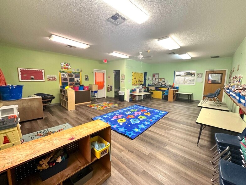 More Photos Of 794 King George Blvd, Savannah Schools For Sale