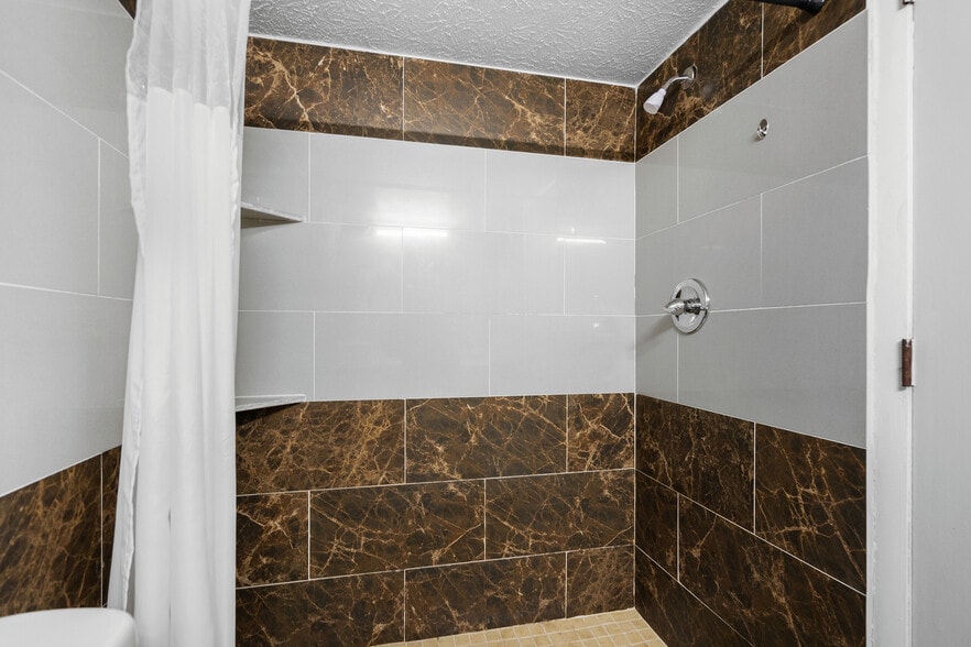 More Photos Of 1901 S Ocean Blvd, Myrtle Beach Hotel For Sale