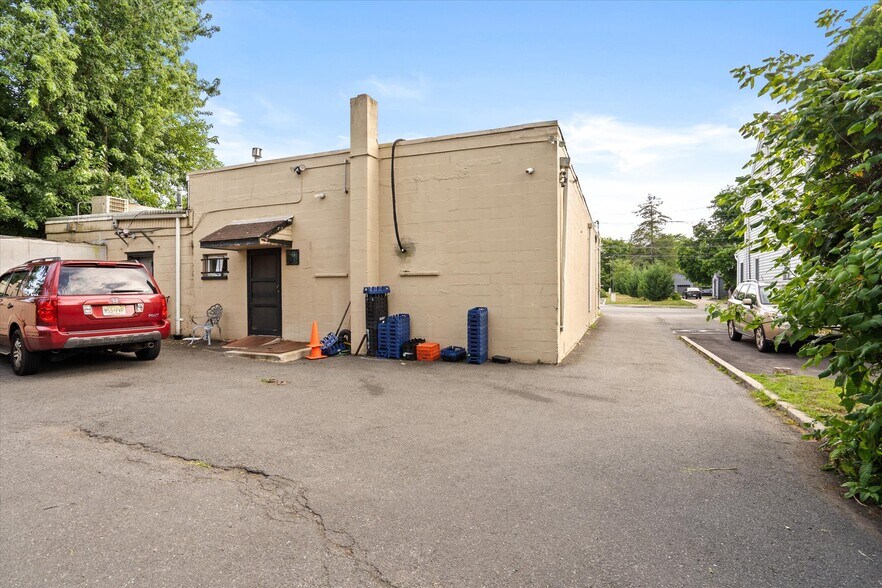 More Photos Of 610 Bear Tavern Rd, Ewing Freestanding For Lease