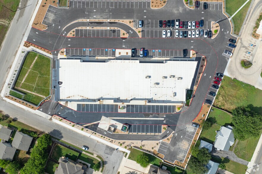 More Photos Of 1037 TX-46, New Braunfels Storefront For Lease