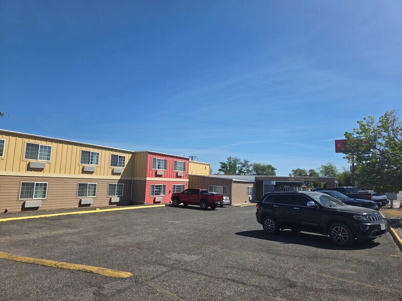 More Photos Of 1481 6th St, Umatilla Hotel For Sale