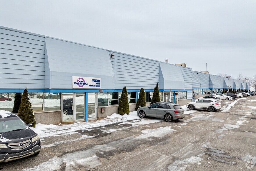 More Photos Of 4001-4099 Boul Saint-Jean-Baptiste, Montréal Light Manufacturing For Sale