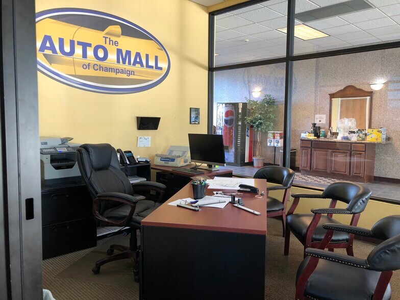 More Photos Of 1910 Moreland Blvd, Champaign Auto Dealership For Sale