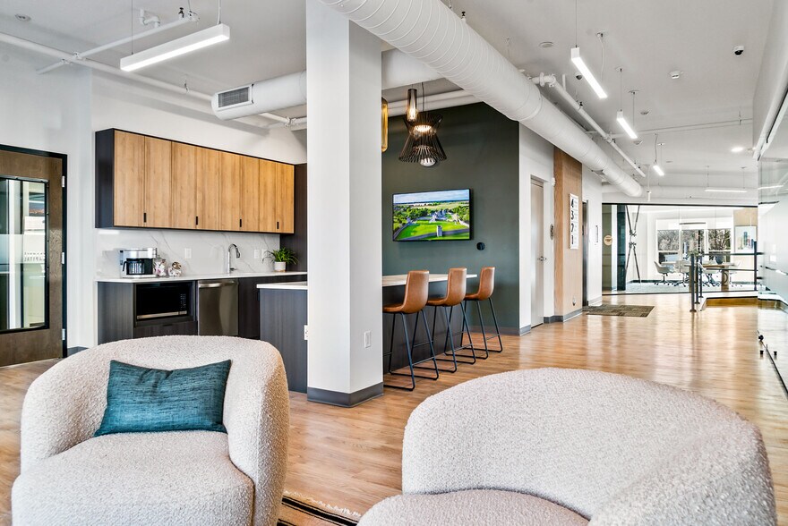 More Photos Of 27 S Squirrel Rd, Auburn Hills Coworking Space