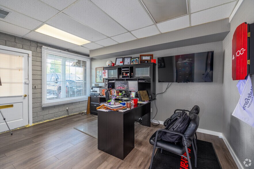 More Photos Of 3128-3134 E Sunshine St, Springfield Storefront Retail Office For Sale