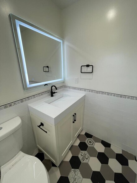 More Photos Of 553 N Flores St, Los Angeles Apartments For Sale