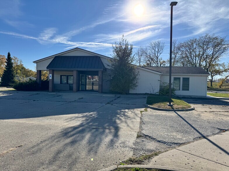 More Photos Of 525 E Hartman Rd, Anderson Medical For Sale