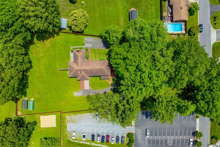 More Photos Of 131 Copenhaver St, Marion Shelter For Sale