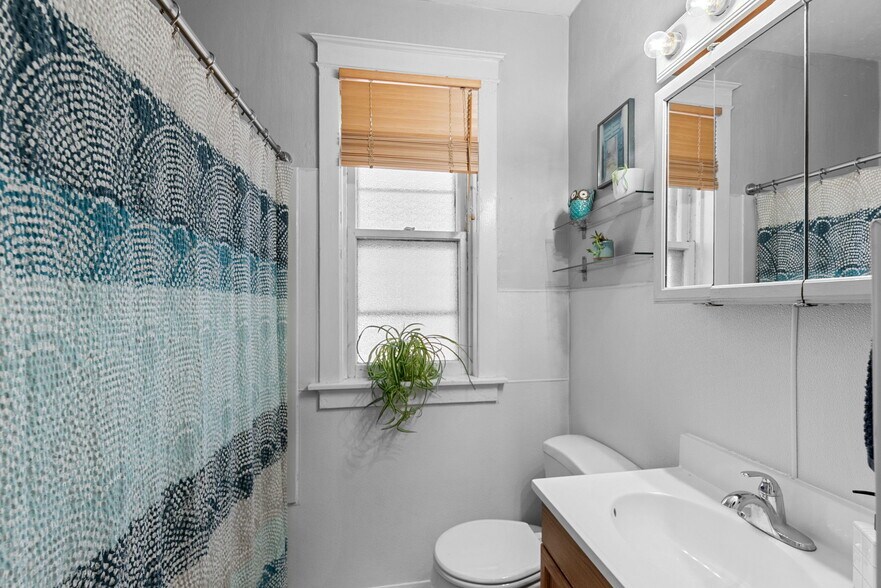 More Photos Of 5510 Lisette Ave, Saint Louis Multifamily For Sale