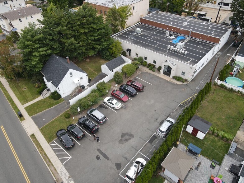 More Photos Of 319 E 54th St, Elmwood Park Light Distribution For Sale