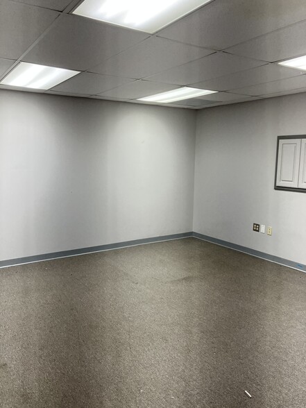 More Photos Of 53 Pearl Industrial Ave, Hoschton Service For Lease