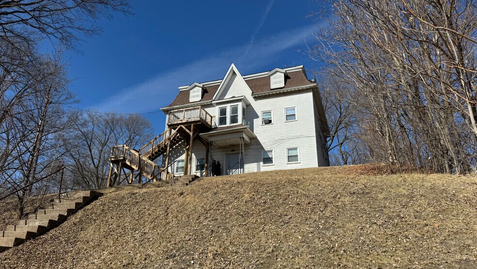 Primary Photo Of 804 W 7th St, Davenport Apartments For Sale