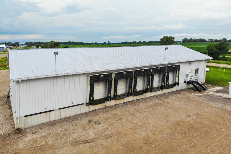 More Photos Of 4493 US-12, Willmar Truck Terminal For Lease