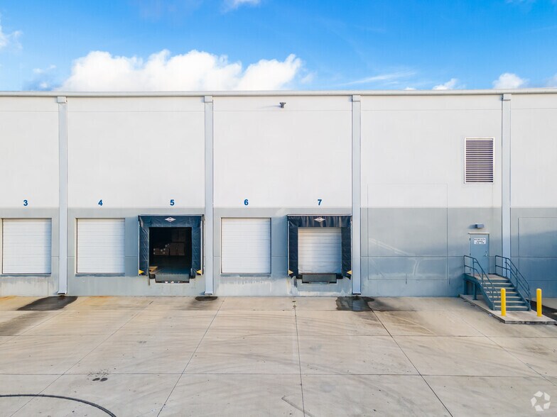 More Photos Of 701 Boutwell Rd, Lake Worth Unknown For Lease