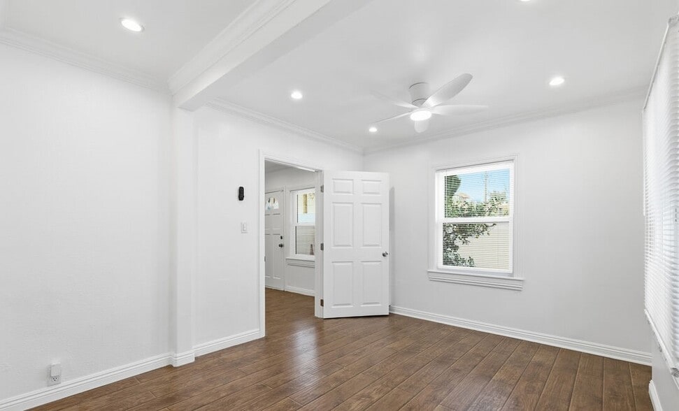 More Photos Of 2709 Santa Monica Blvd, Santa Monica Storefront Retail Residential For Sale