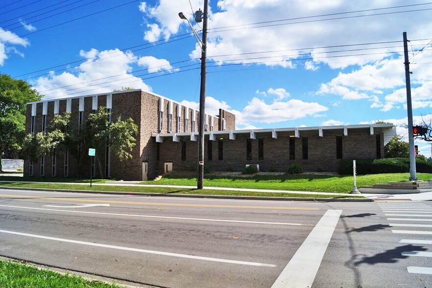More Photos Of 111 S Waverly Rd, Lansing Office For Sale