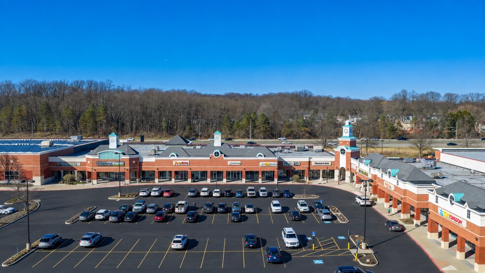 More Photos Of 6025 Kruse Dr, Solon Storefront For Sale