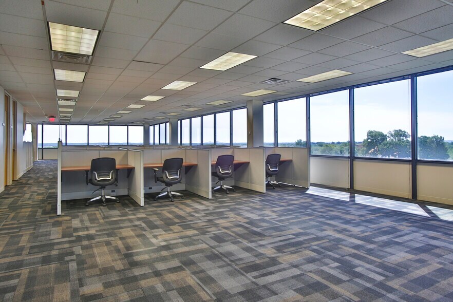 More Photos Of 900 US Highway 9 N, Woodbridge Office For Lease