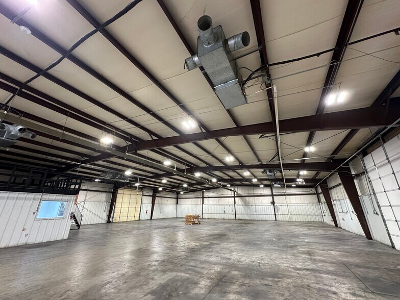 More Photos Of 13408 Redfish Ln, Stafford Warehouse For Lease