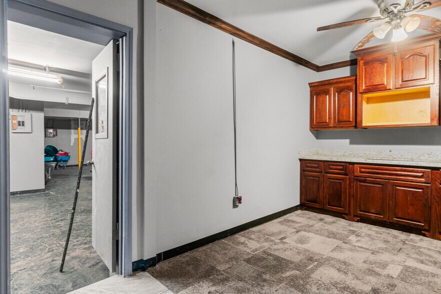 More Photos Of 1018 Shaver St, Pasadena Warehouse For Sale