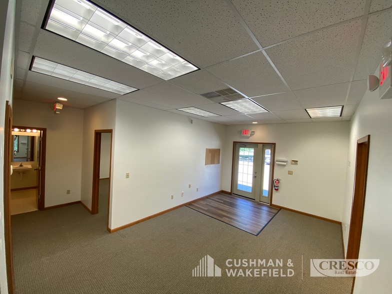 More Photos Of 815 Crocker Rd, Westlake Office For Lease