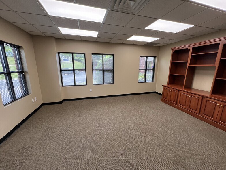 More Photos Of 165-181 Cahaba Valley Pky, Pelham Office For Lease