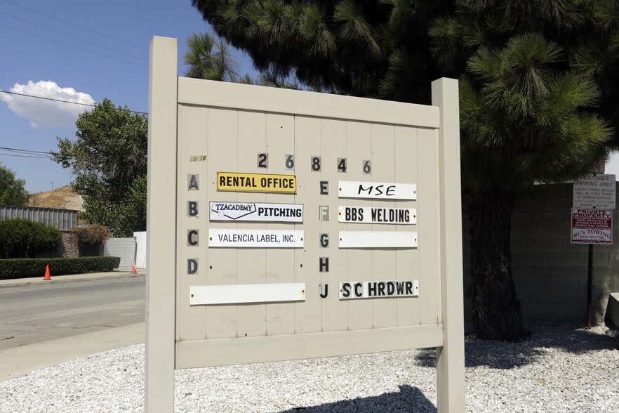 More Photos Of 26846 Oak Ave, Canyon Country Warehouse For Lease
