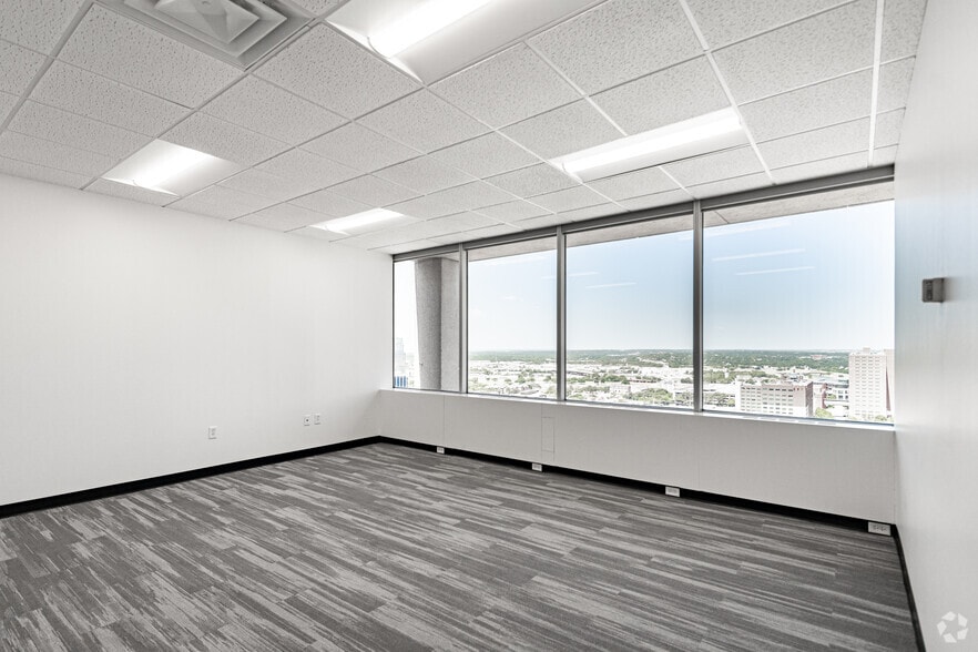 More Photos Of 500 W 7th St, Fort Worth Office For Sale