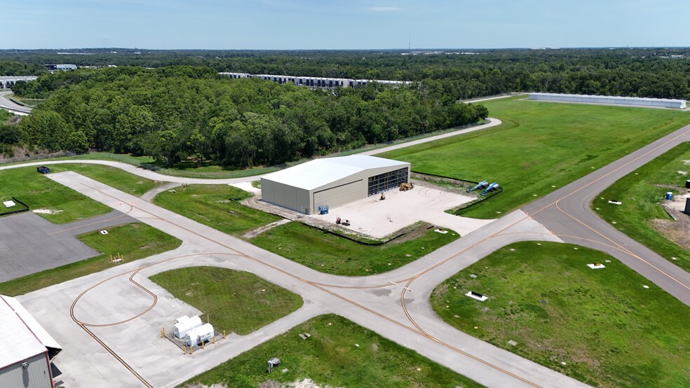 More Photos Of 6950 Tampa Executive Arpt Blvd, Tampa Airplane Hangar For Sale